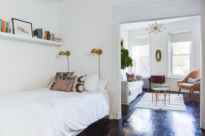 How to decorate small narrow room