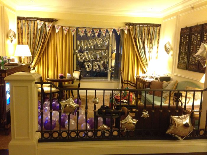 How to decorate hotel room for girlfriend birthday